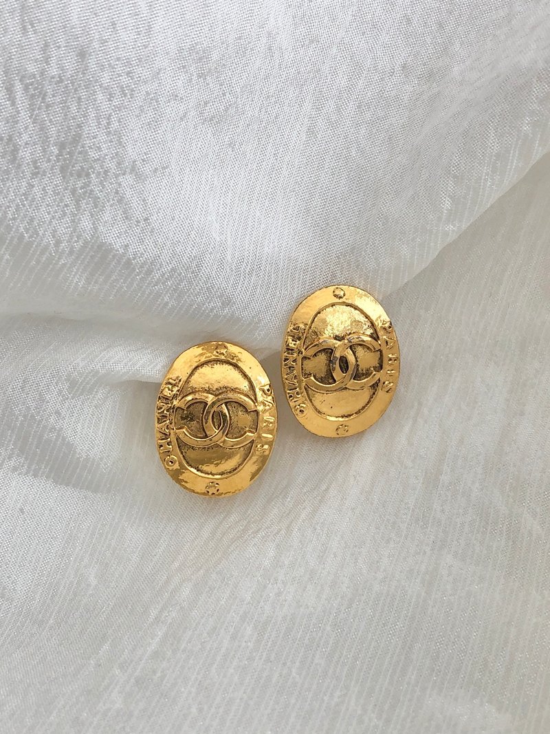 【日本直送 名牌中古包】CHANEL 香奈儿 耳环 金色 经典双C标志 椭圆形 vintage 古董 老品 zss46g - 耳环/耳夹 - 其他材质 金色