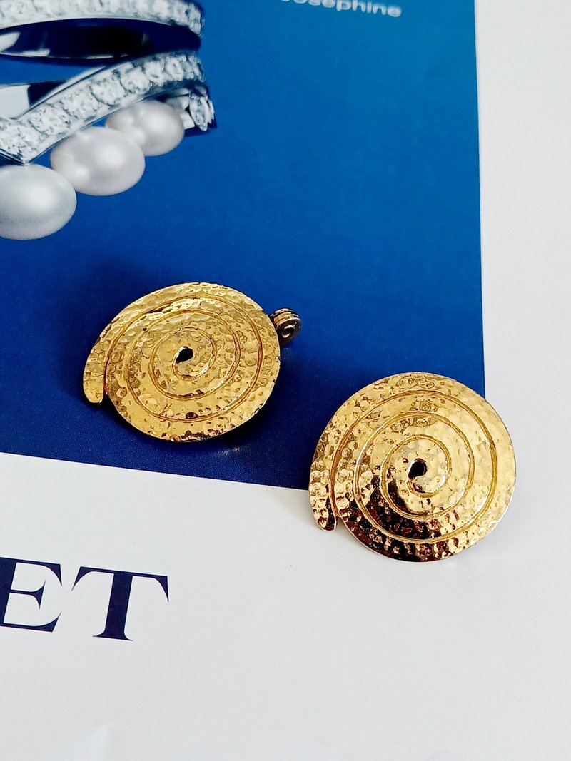 vintage jewelry  Monet 古董金色涡卷 夹式耳环 - 耳环/耳夹 - 其他金属 