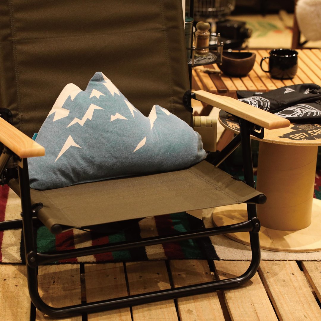 【野趣选物】日本And Packable 户外风格抱枕-山 - 枕头/抱枕 - 棉．麻 