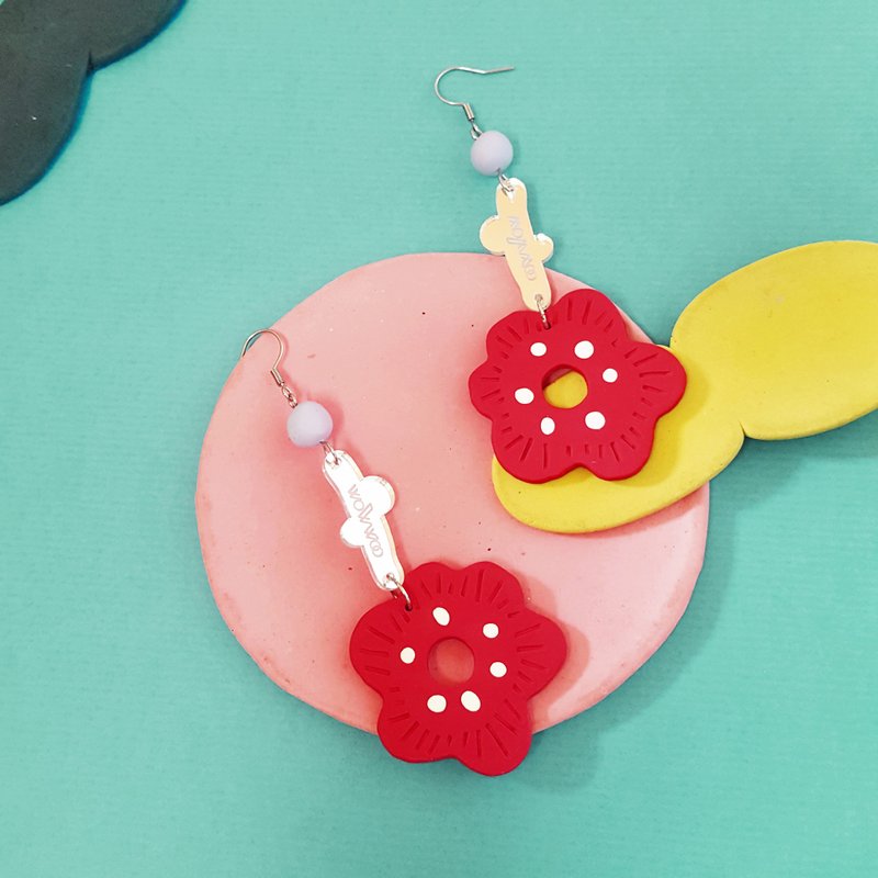 偶数花朵系列 耳环 - 压克力 垂坠 花朵 红花 ( 耳针 / 耳夹 ) - 耳环/耳夹 - 粘土 红色