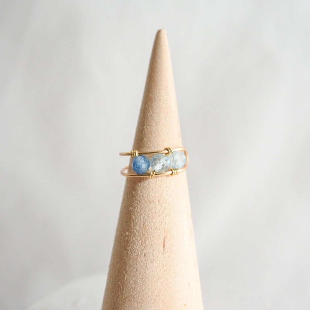 Aquamarine Ear Cuff – Gold – Natural Stone - 戒指 - 其他金属 蓝色