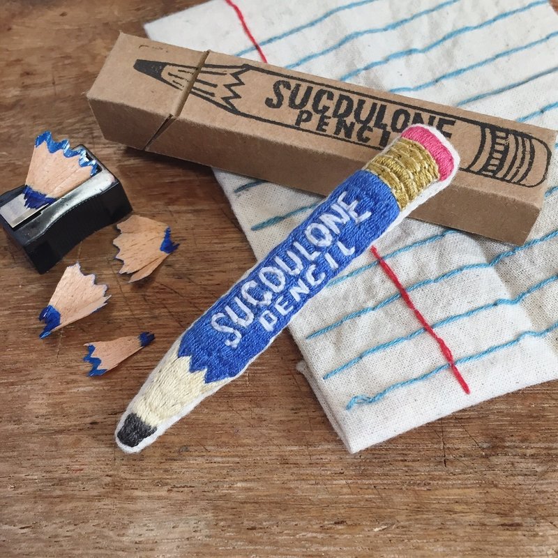 文具系列 铅笔 (蓝) / 手工刺绣 别针 胸针 扣针 - 胸针 - 绣线 蓝色