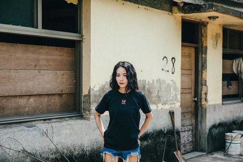 【圣诞限时出清6折】领结好好素T-黑色(女生版) - 女装 T 恤 - 棉．麻 黑色