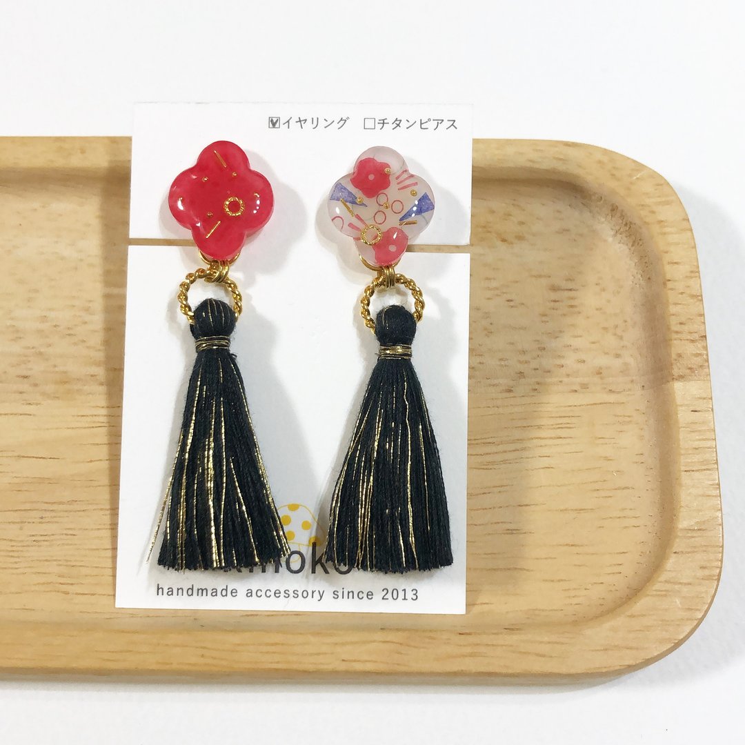 Flower type tassel Clip-On red - 耳环/耳夹 - 塑料 红色