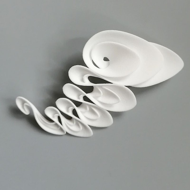 sasaragi brooch white - 胸针 - 塑料 白色