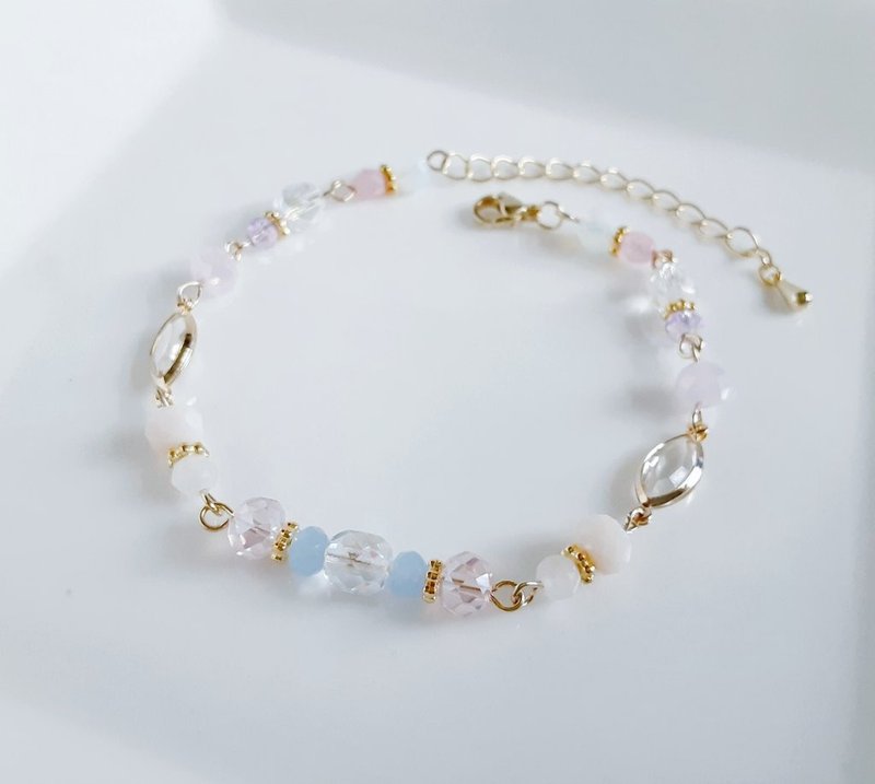缀にはアクリルフレームストーンが辉く、优しいペールピンクのブレスレット。诞生日プレゼントにもぴったりな、可爱らしいデザインです。 - 耳环/耳夹 - 玻璃 粉红色