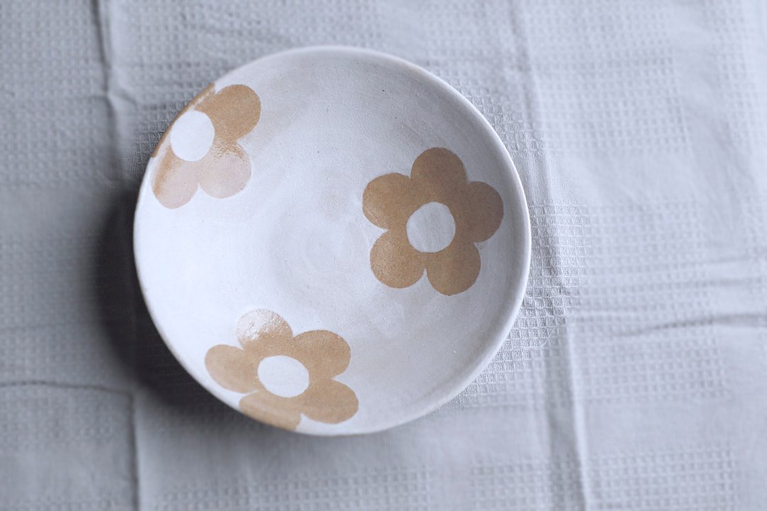 春郎陶-爱花圆盘 17 cm - 盘子/餐盘/盘架 - 陶 