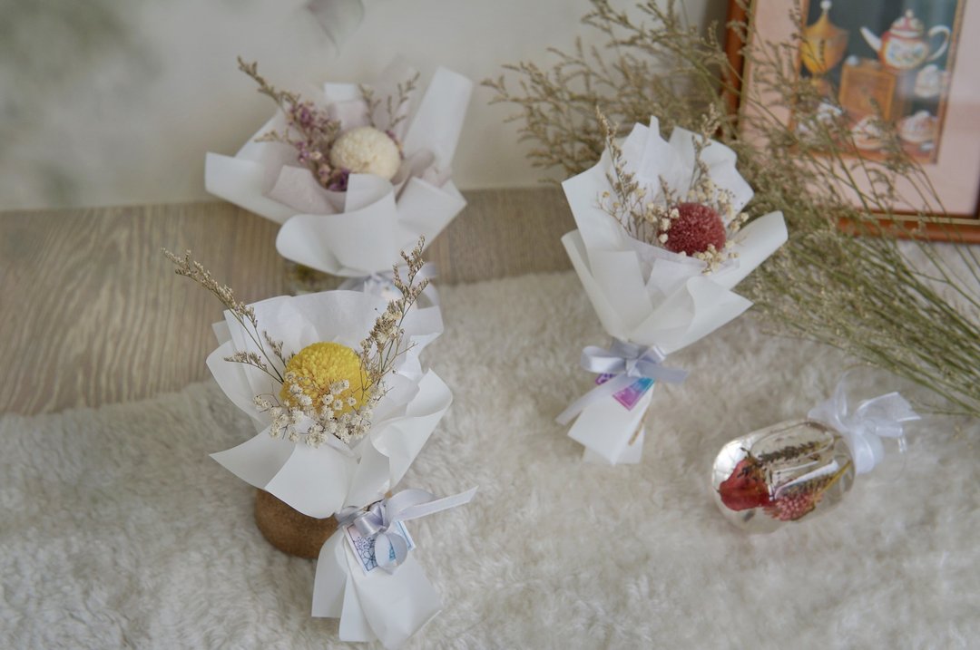 永生花乒乓菊纯白花束 - 毕业礼物、婚礼小物、情人节 - 干燥花/捧花 - 植物．花 多色