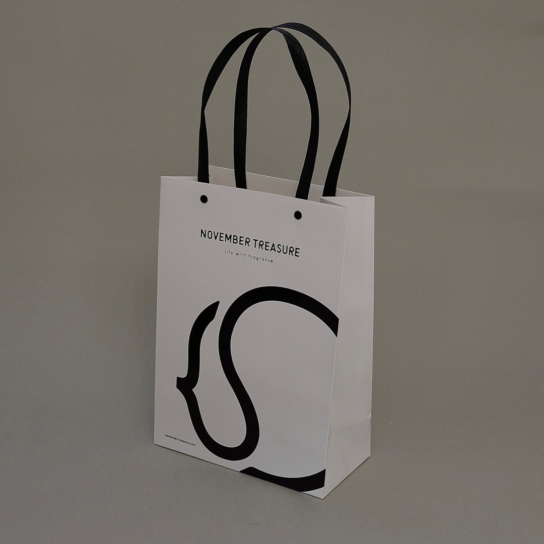 NOVEMBER TREASURE PAPER BAG / NOVEMBER TREASURE 品牌提袋 - 纸盒/包装盒 - 纸 白色