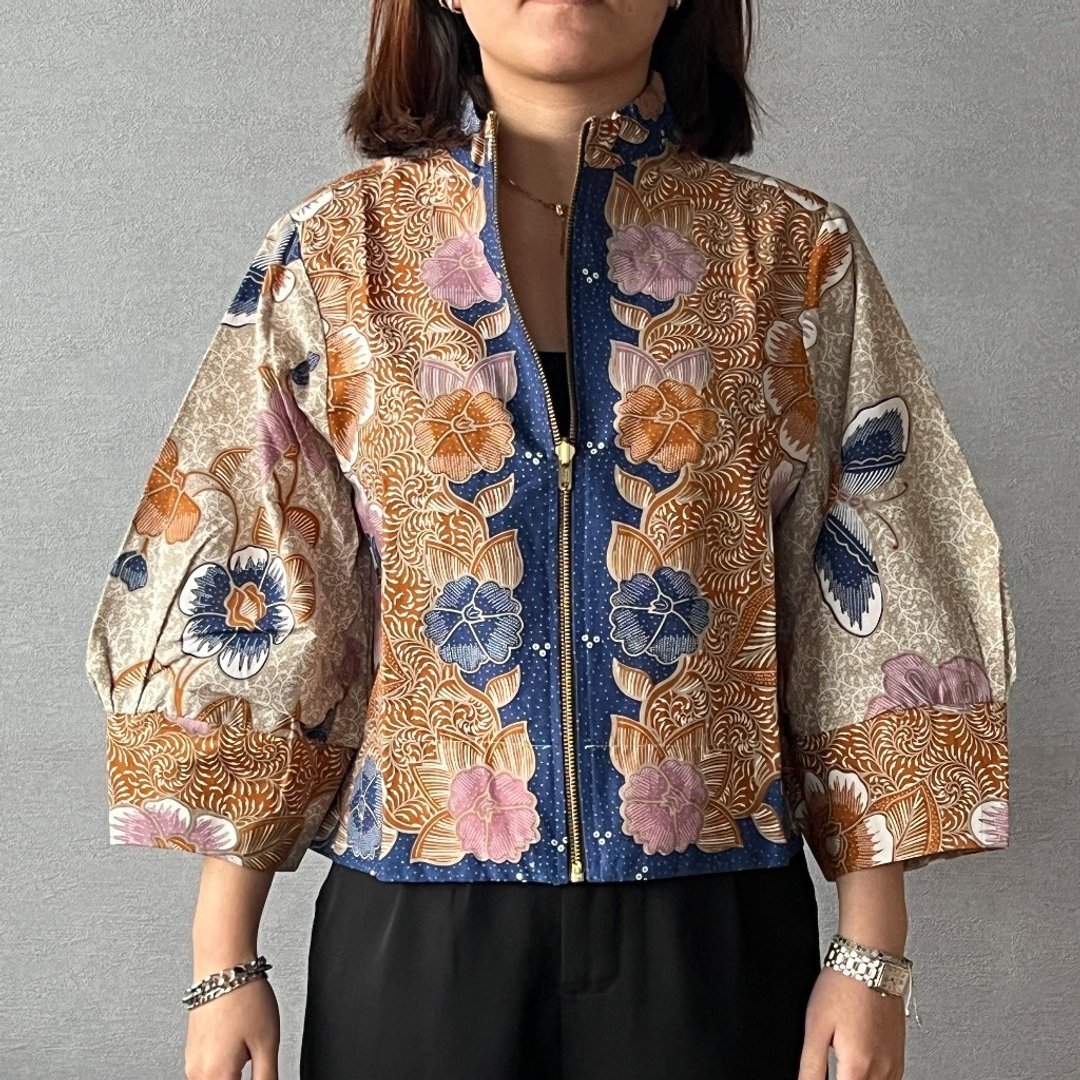 【INBATIC】YURA - BATIK OUTER 知性泡泡袖短外套 - Golden Blue - 女装衬衫 - 棉 多色