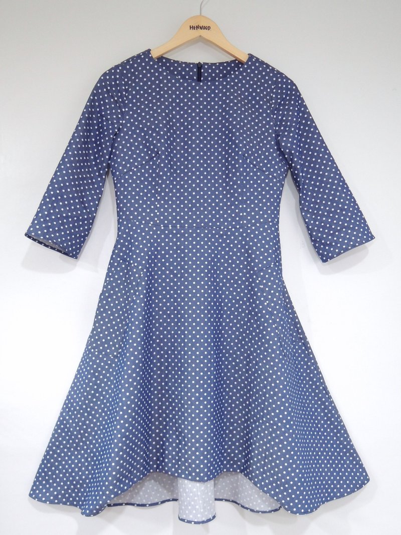 -鷄母坞-点点牛仔合腰展开裙摆洋装 - 洋装/连衣裙 - 棉．麻 蓝色