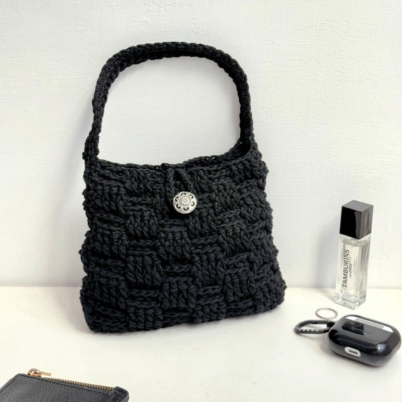 云朵小香风钩织包 / 台湾原创手工多色可订制 棉肩背包腋下编织包 - 侧背包/斜挎包 - 棉．麻 黑色