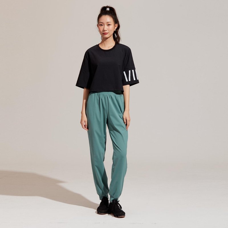 ULTRACOOL-圆领落肩短版上衣-无烟煤黑 - 女装 T 恤 - 尼龙 黑色