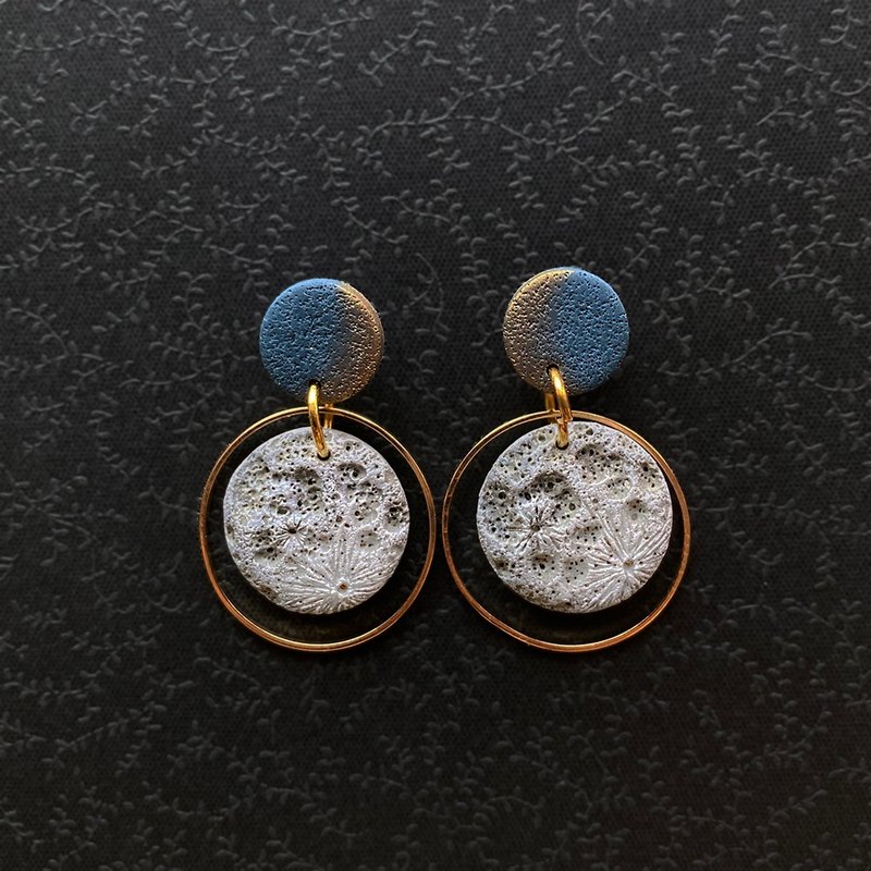 垂吊月球月亮软陶耳环-moon polymer clay earrings - 耳环/耳夹 - 粘土 灰色