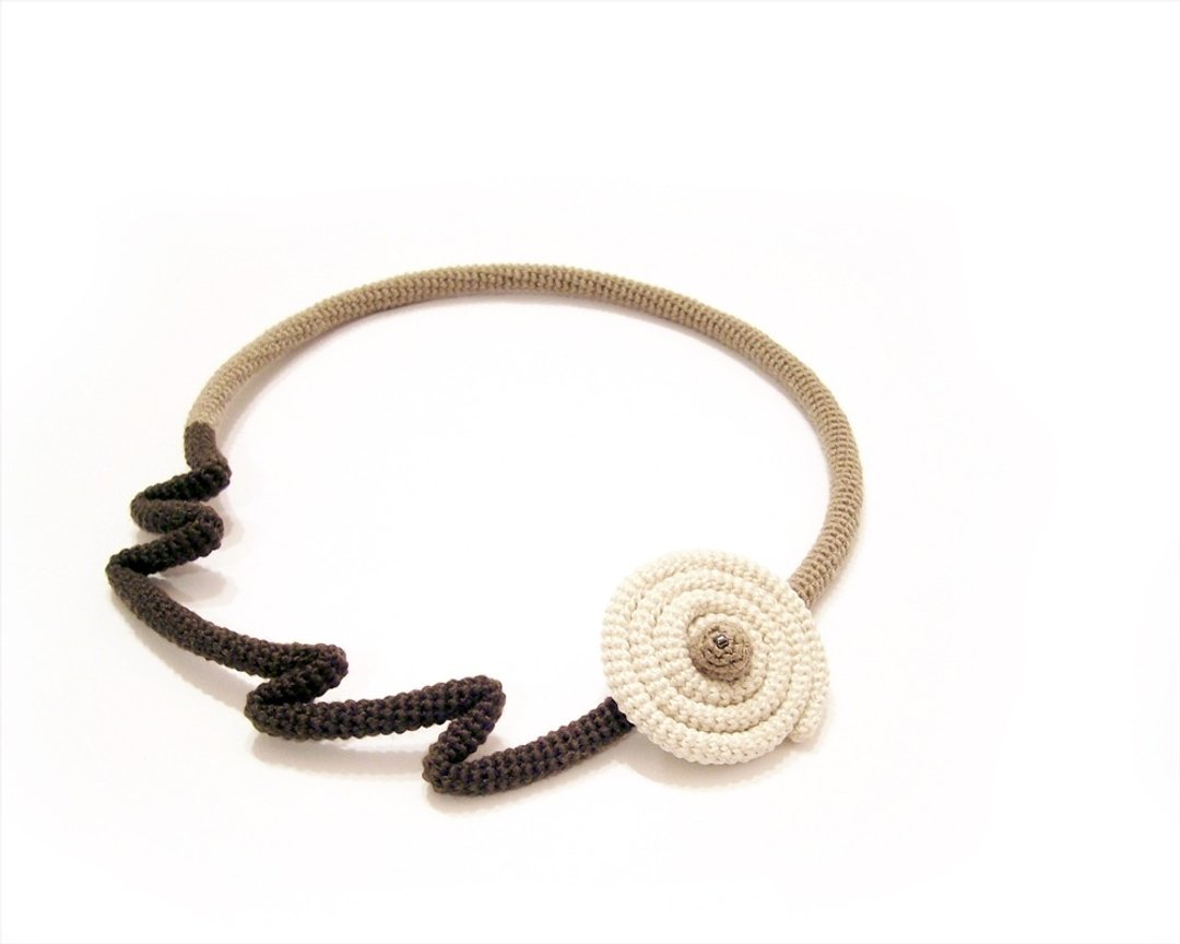 Abstract Dandelion Crochet Tube Choker Necklace Wrapped Bloom - 项链 - 绣线 卡其色