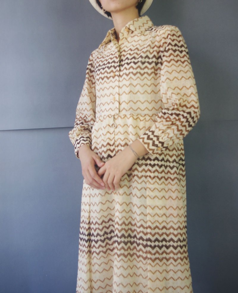 寻宝古着-春天鹅黄几何印花篓空复古洋装 - 洋装/连衣裙 - 聚酯纤维 黄色