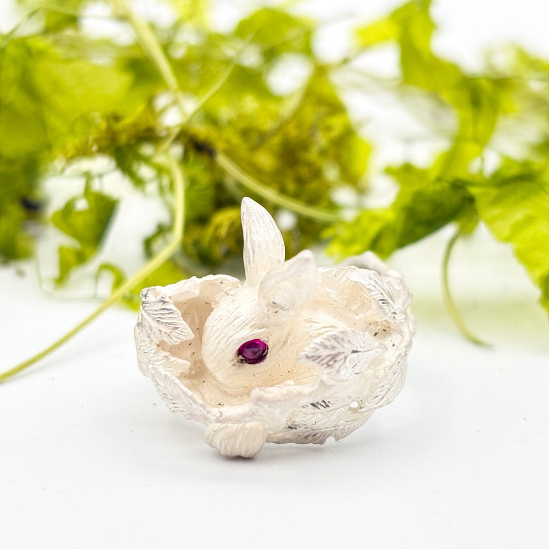DECOvienya 虫之森 DE-062W 兔藏匿处戒指 白色 - 戒指 - 纯银 白色