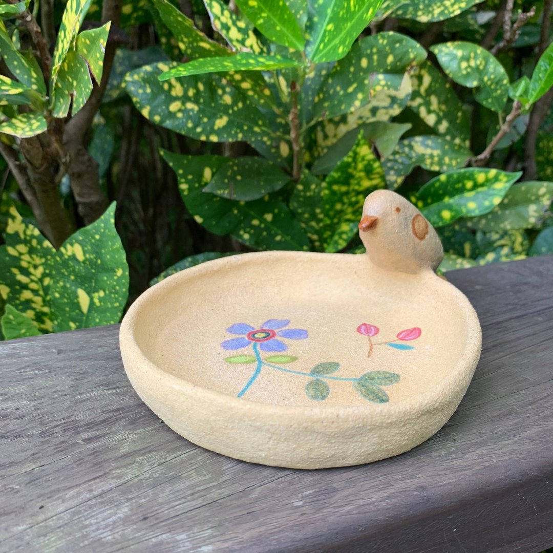 A  Lu 鸟儿和花上陶盘/摆饰 手做手绘/美国进口含砂陶 仅此一件 - 摆饰 - 陶 多色