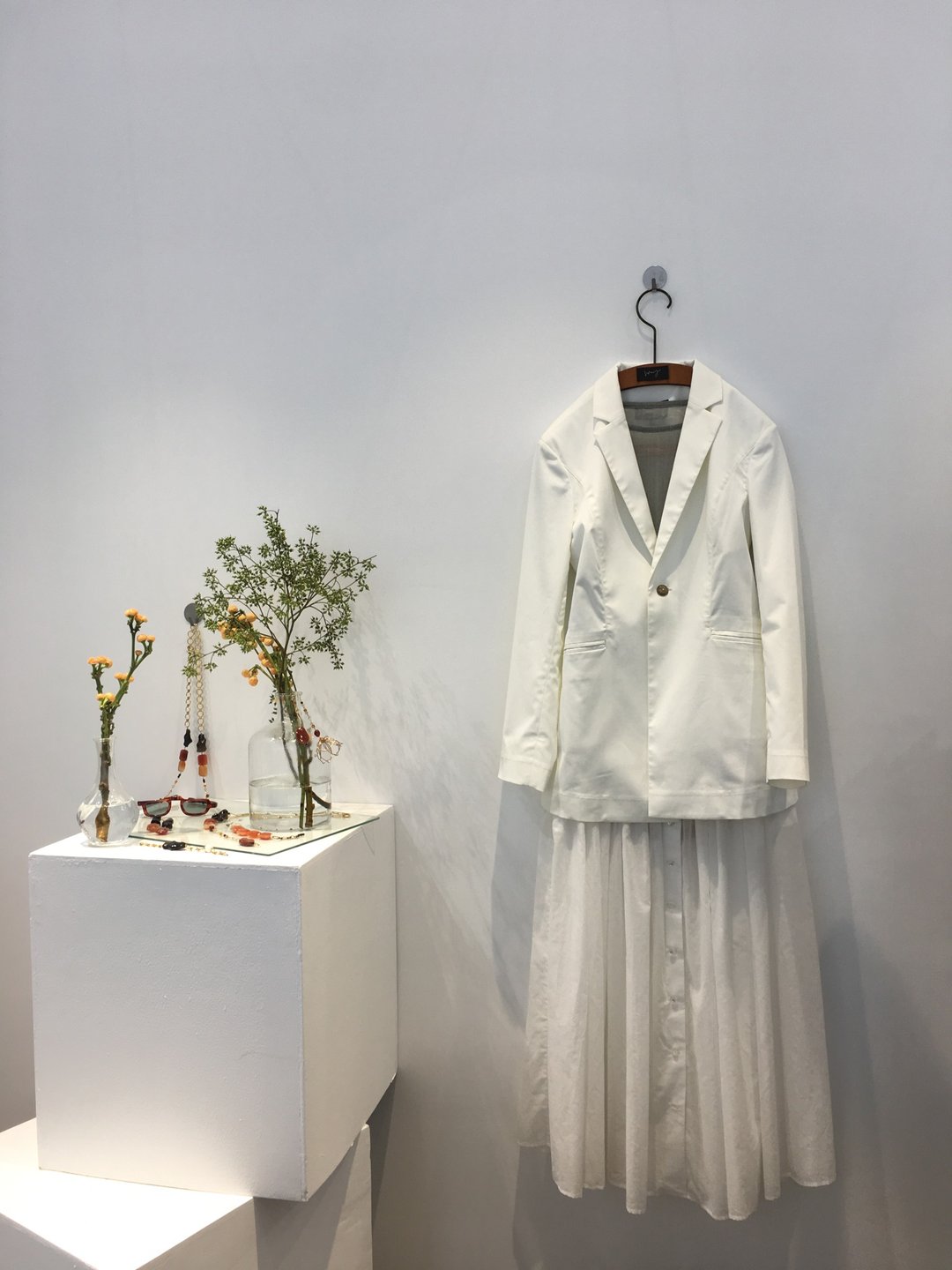 防泼水白色修腰西装外套 - 女装西装外套/风衣 - 聚酯纤维 白色