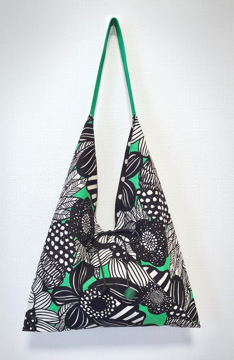 2019春色粽形侧背包/日本进口布/大尺寸/黑绿花 - 侧背包/斜挎包 - 棉．麻 多色