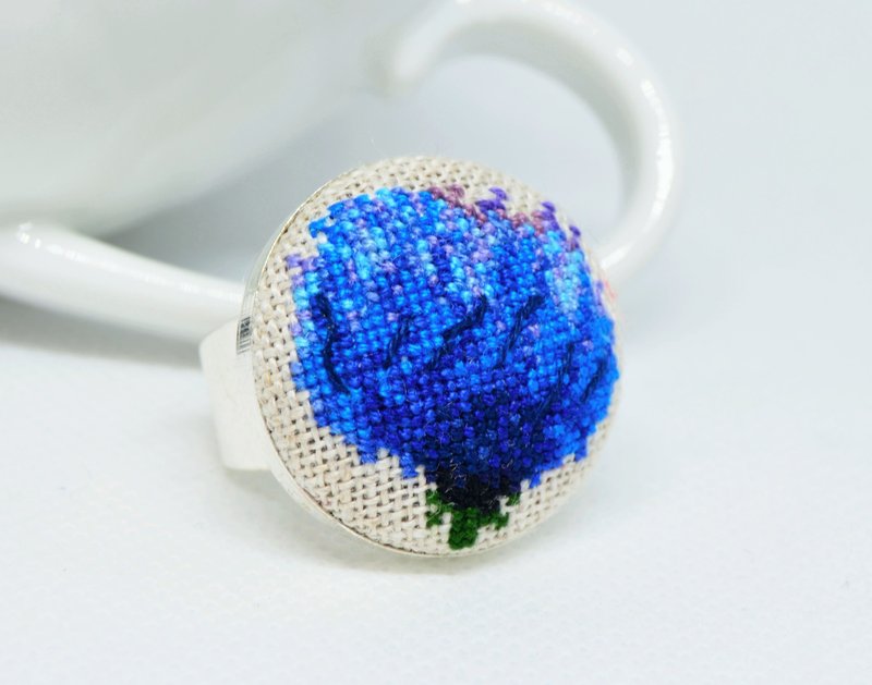 蓝色花朵刺绣戒指十字绣自然首饰手工制作的女士花卉礼物 - 戒指 - 绣线 蓝色