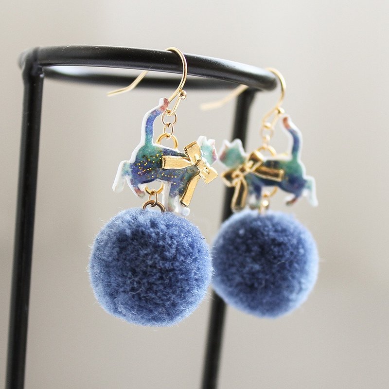 星空下的猫咪毛球耳环 可改耳夹和耳钉 小猫  星空  绒球 手工 - 耳环/耳夹 - 其他材质 蓝色