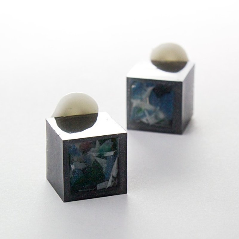 Cube earrings (crevasses) - 耳环/耳夹 - 其他材质 黑色