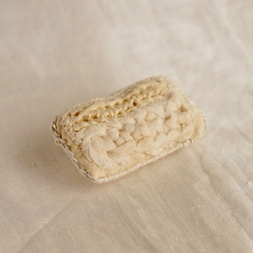 Small picture brooch g - 胸针 - 棉 