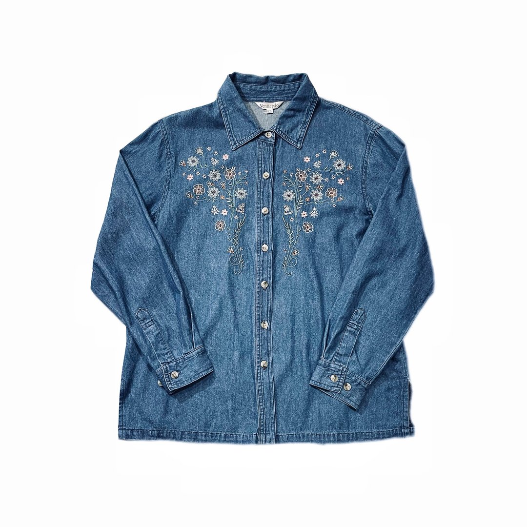 Vintage Embroidery Denim Shirt 古着花朵刺绣丹宁衬衫 - 女装衬衫 - 棉．麻 蓝色
