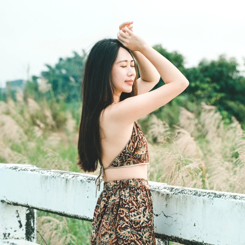 【手作设计·台湾制】印度盖染布/绯红森林肚兜 (仅上衣) - 女装背心 - 棉．麻 红色