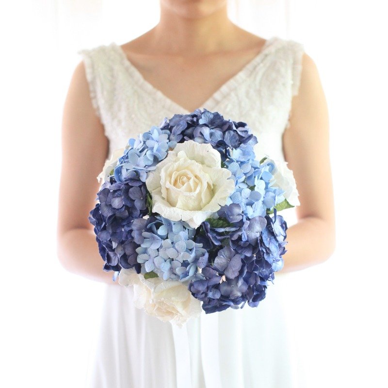 MB112 : Wedding Paper Flower Medium Bridal Bouquet Deep Blue Size 10.5"x16" - 木工/竹艺/纸艺 - 纸 蓝色