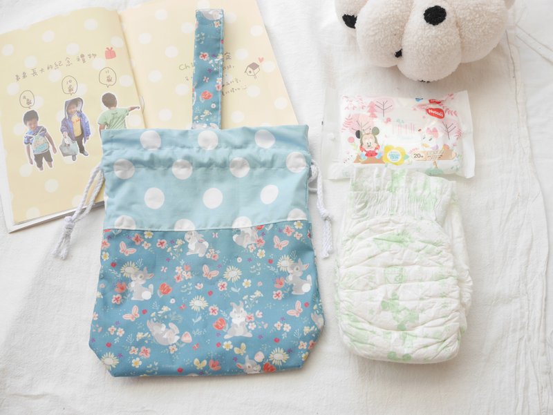 束口手提袋 尿布袋 收纳袋 蓝底兔兔款 - 手提包/手提袋 - 棉．麻 蓝色