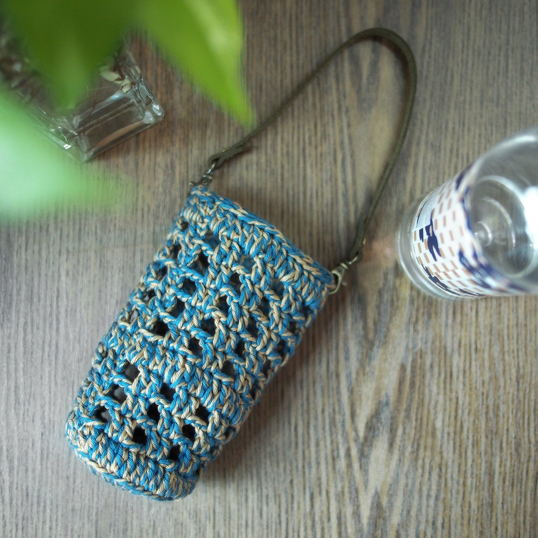 Handmade crochet water bottle carriers mixs colors BlueJeans / Natural - 随行杯提袋/水壶袋 - 其他材质 多色