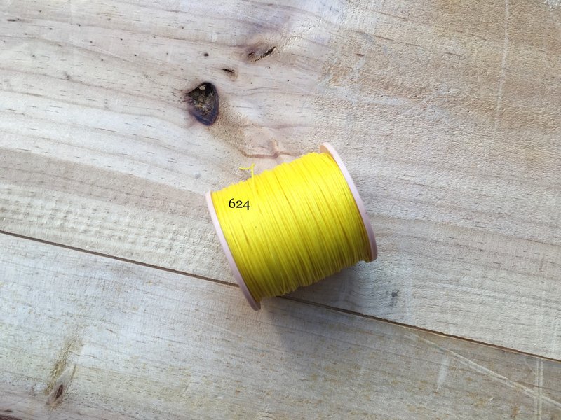 南美制手缝圆蜡线 【#624金黄色】 0.65mm 30米 48色选择 蜡线 手缝线 圆蜡线 皮革工具 手工皮革 皮革配件 皮革DIY Leatherism 港产皮革 - 编织/刺绣/羊毛毡/裁缝 - 棉．麻 黄色