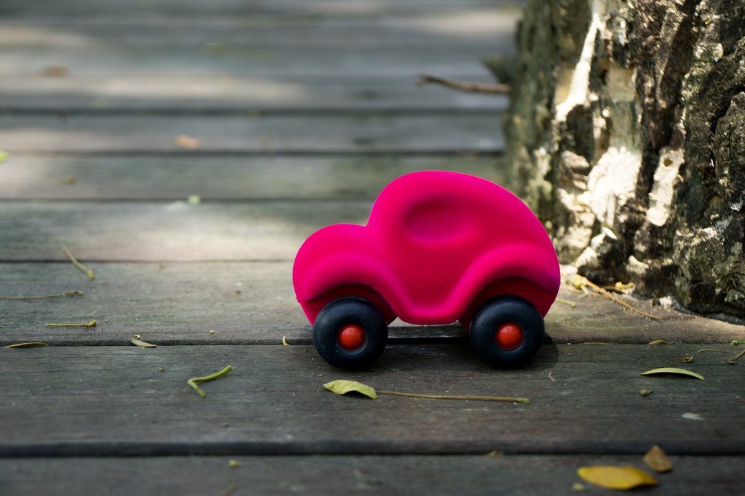 美国 Rubbabu 纯天然乳胶小车 - - Little Rubbabu Car - - 可生物分解 婴幼儿 绿色玩具 - 玩具/玩偶 - 其他材质 粉红色