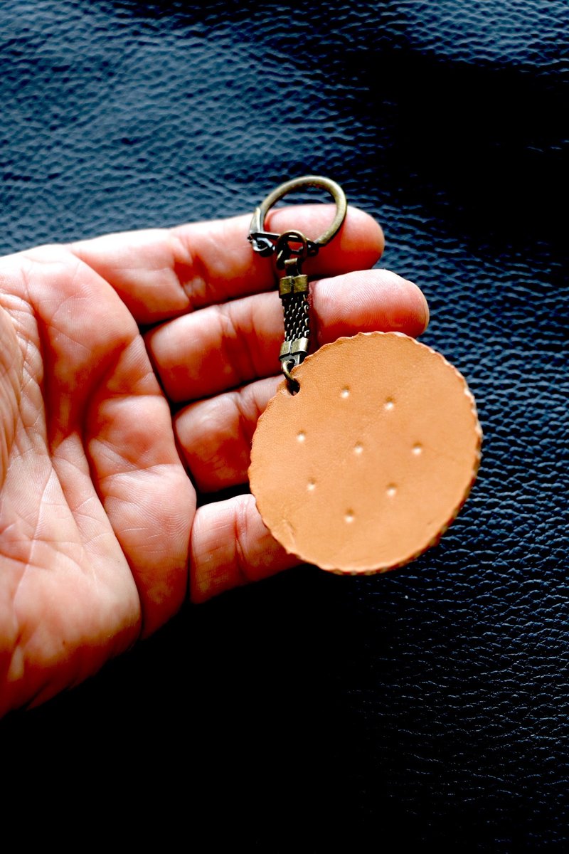 饼干形状皮革钥匙圈  充满回忆的甜美礼物 - 钥匙链/钥匙包 - 真皮 咖啡色