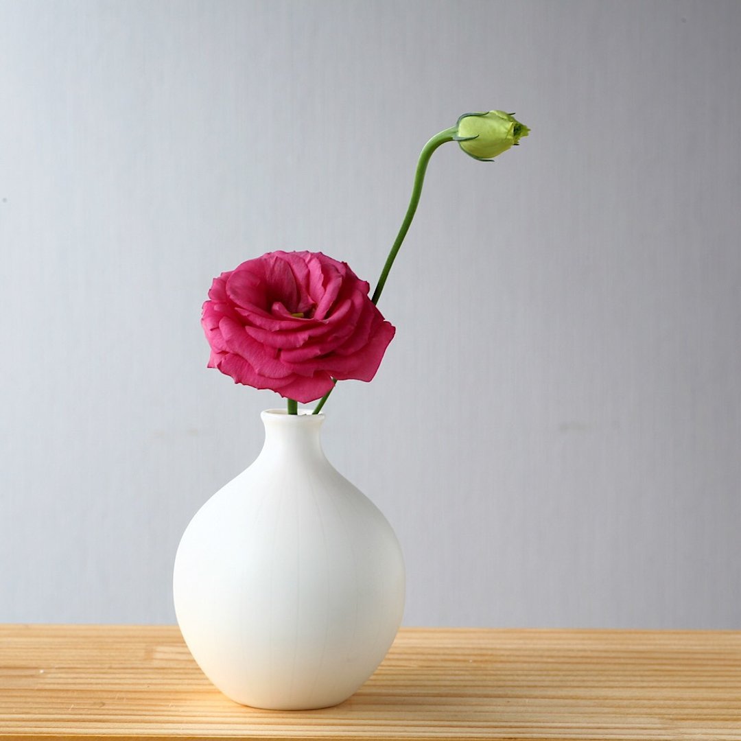 Small white pottery flower vase - 花瓶/陶器 - 瓷 白色