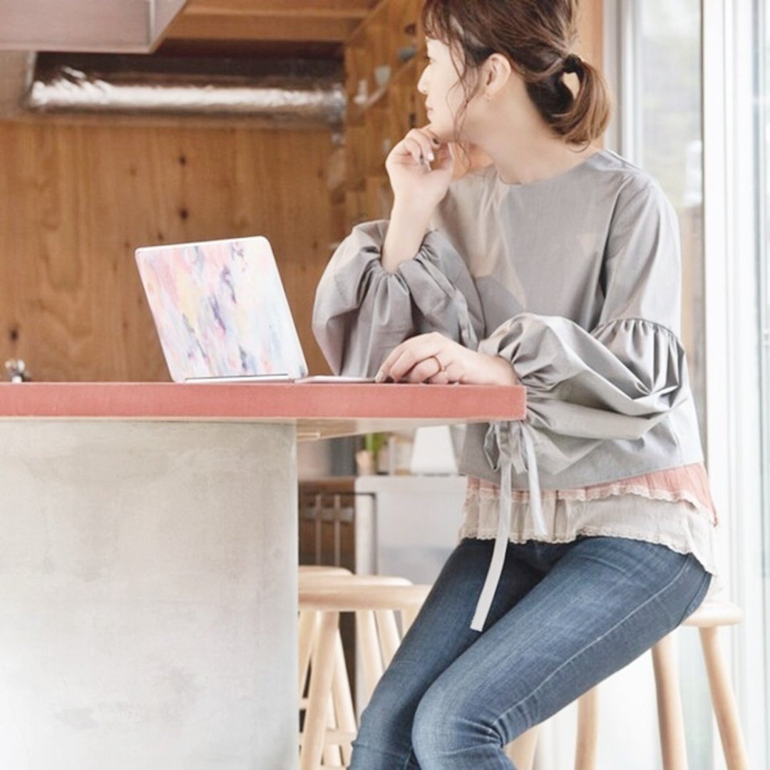 Beautiful back blouse with striking bell and balloon sleeves | Gray - 女装衬衫 - 其他材质 灰色