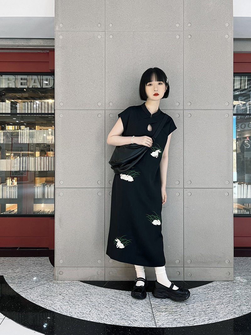 新中式兔子刺绣中式旗袍领绣花复古连衣裙 - 洋装/连衣裙 - 聚酯纤维 黑色