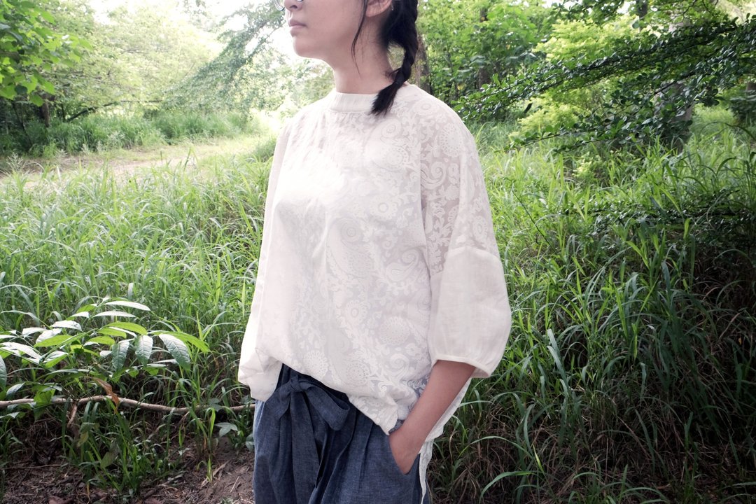 折领泡袖上衣 | 米色烧花变形虫 - 现货 1 - - 女装上衣 - 棉．麻 白色