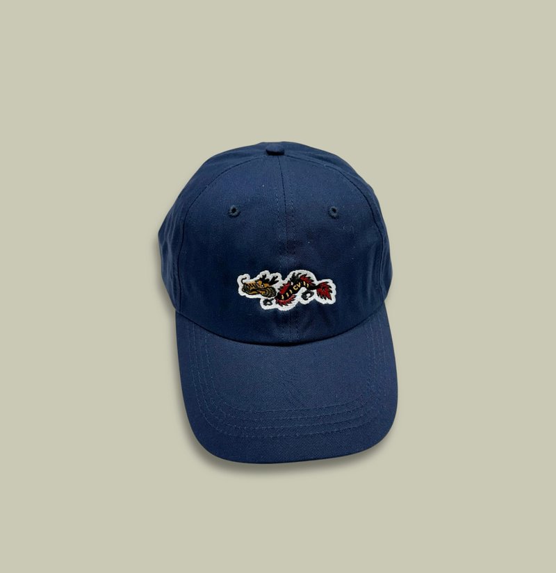 小牛村 / 藏蓝 鸭舌帽 老帽 中性款 龙刺绣 户外防晒 - 帽子 - 棉．麻 蓝色