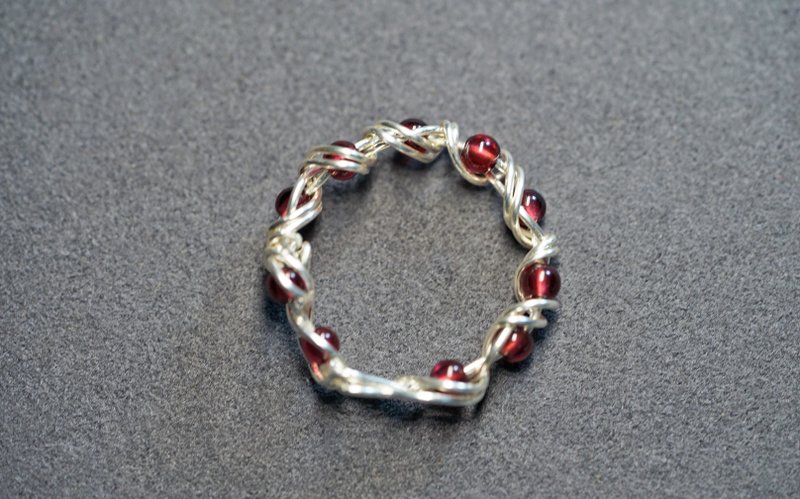 纯银手工绕线天使翅膀石榴石闭口戒指 - 戒指 - 水晶 多色