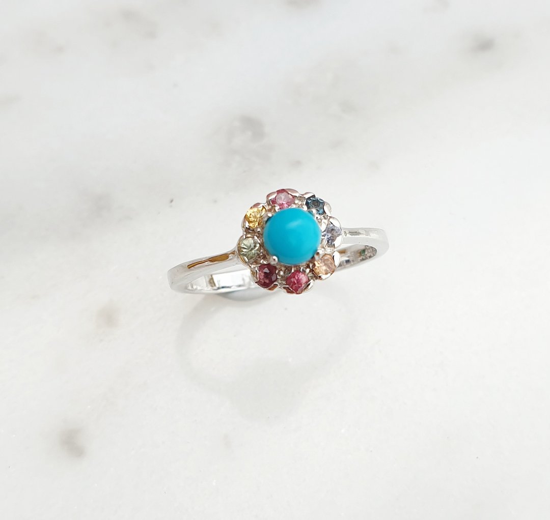 Turquoise ring surrounded by multicolored gemstones. Style can be worn every day. - 戒指 - 纯银 蓝色