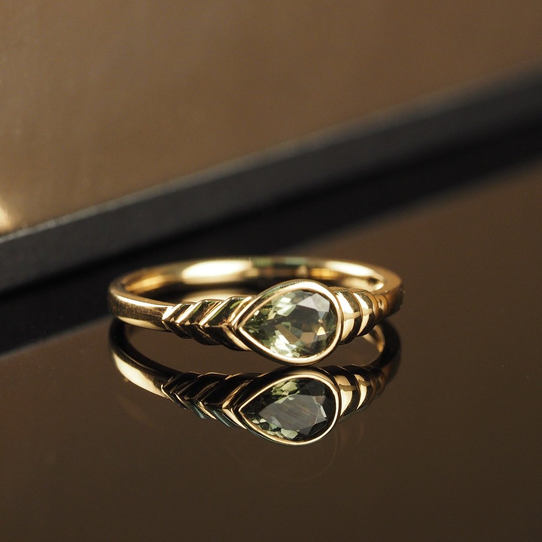 18K金绿色电气石梨形戒指 The Green Tourmaline Pear Ring - 戒指 - 贵金属 