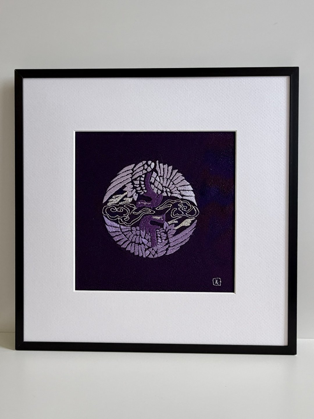 日本刺繍アート 飞翔の鹤 正绢 100% 33.5cm スクエア额装・手刺繍・作家制ハンドメイドケース付 - 海报/装饰画/版画 - 丝．绢 紫色