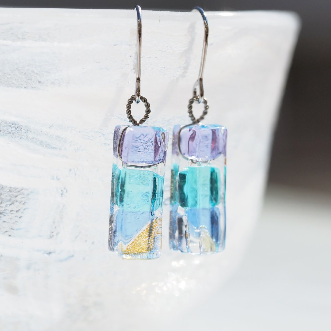 Cocktail glass (Kakuteru [Lavender]) Earrings / Clip-On[Choice of metal fittings] [Made to order] - 耳环/耳夹 - 玻璃 紫色