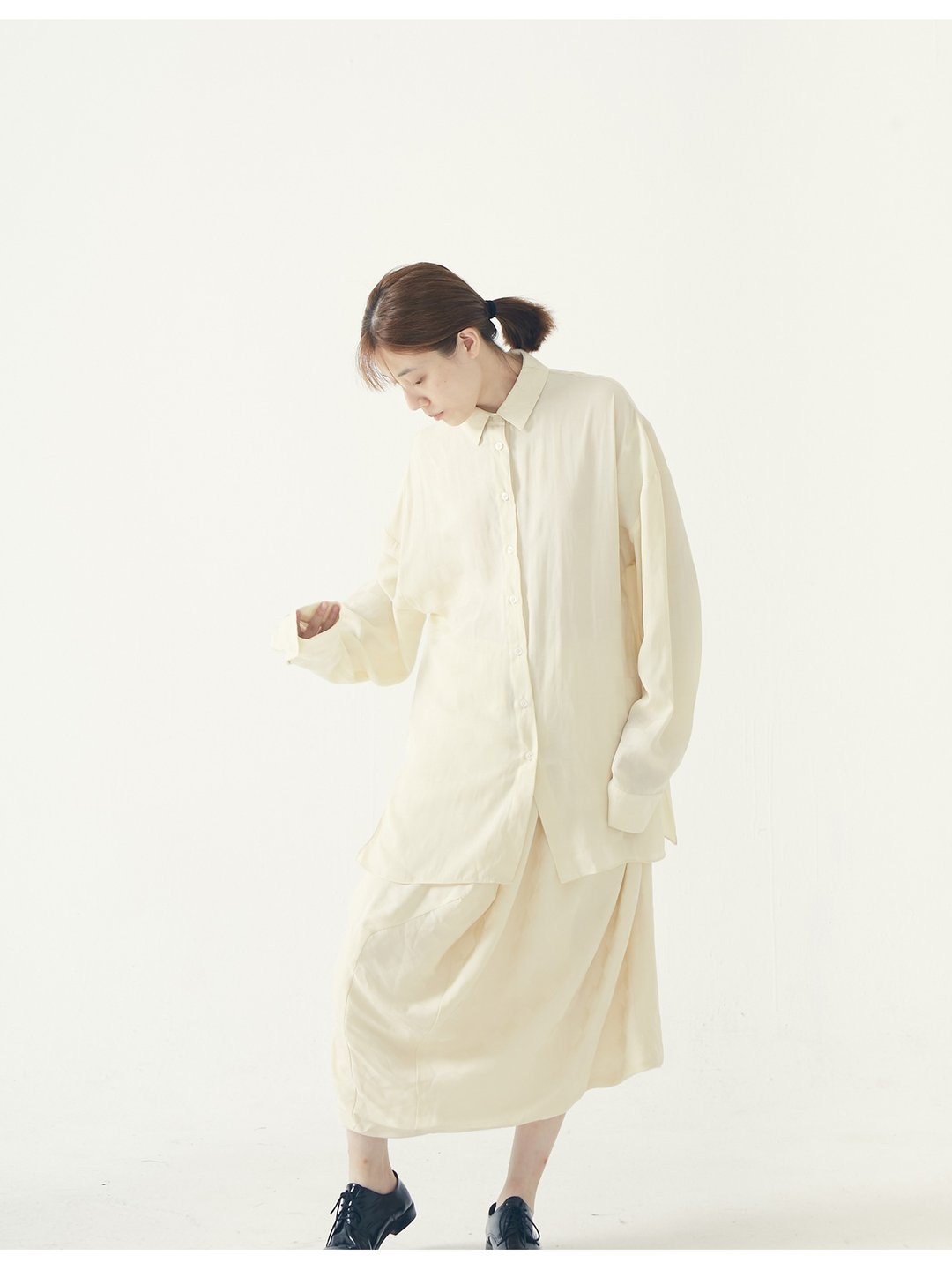 muterumours哑谜 奶油色棋盘格缎面质感宽松衬衫 光泽 垂感 - 女装衬衫 - 聚酯纤维 
