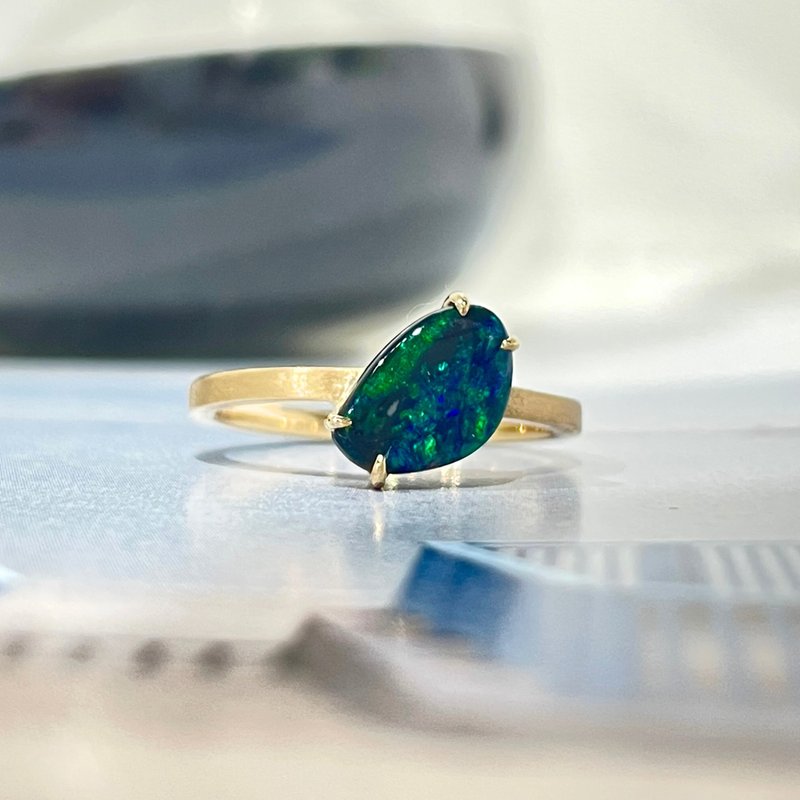 Beyond Tourmalines - 天然澳洲黑色蛋白石(0.78ct) 18k黄金戒指 - 戒指 - 贵金属 