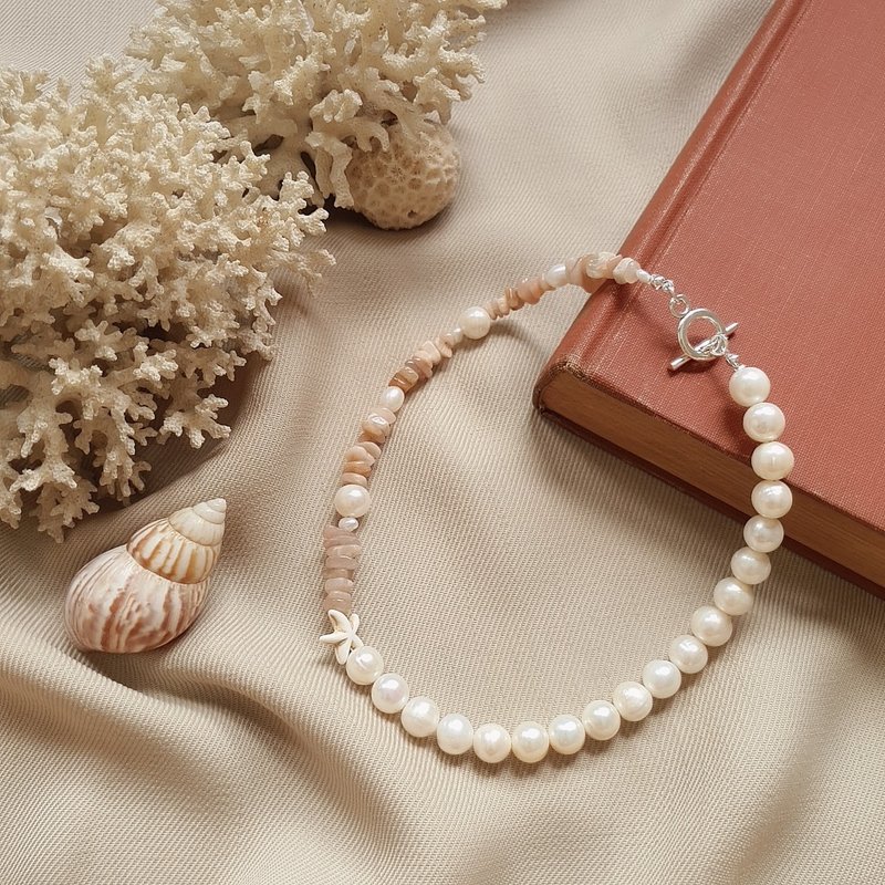 Half Pearl Half Peach Moonstone Choker | Beige Necklace | Toggle Necklace - 项链 - 宝石 白色