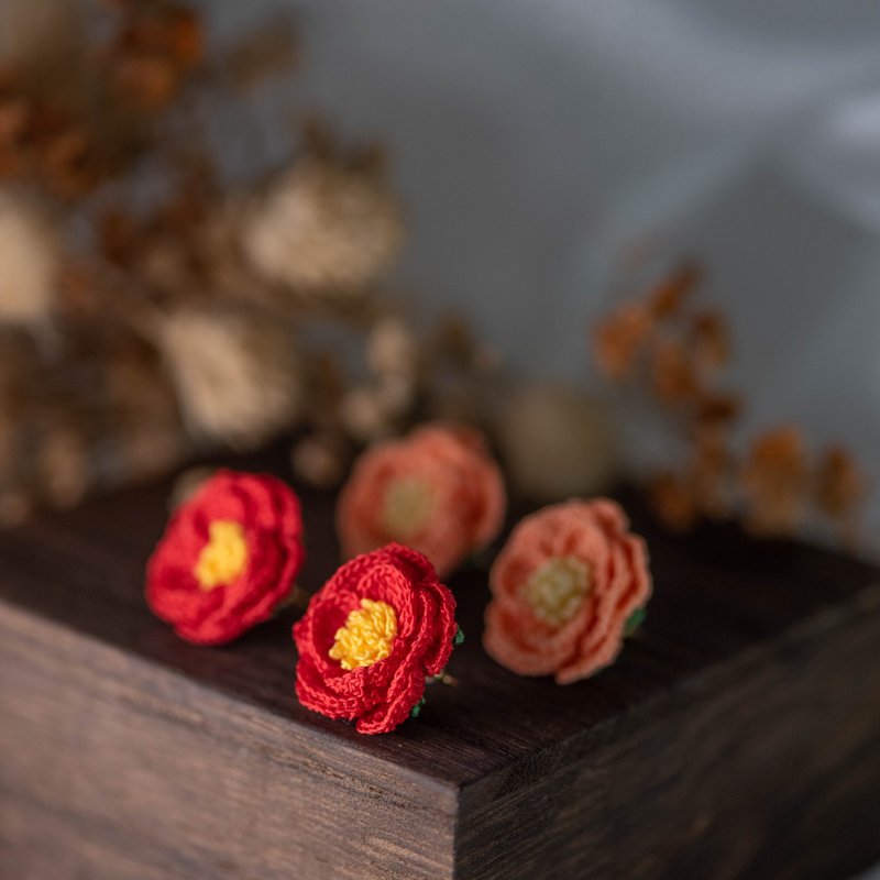 【山茶花】 耳环 微钩 针织 花 耳饰 耳夹 手作 新年 过年 耳针 - 耳环/耳夹 - 绣线 粉红色